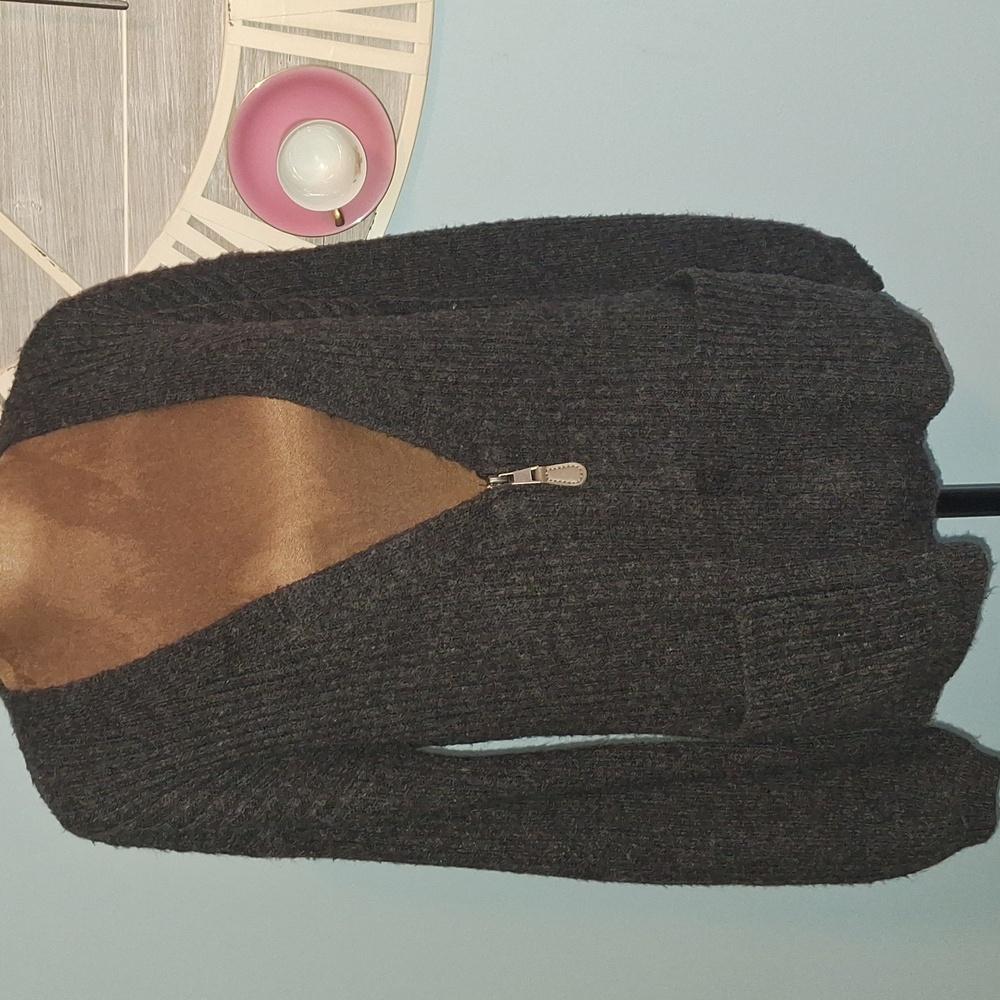 BKE Charcoal Knit Top - Picture 4 of 6
